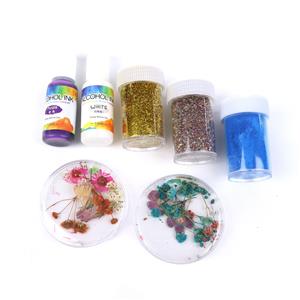Embellishment Kit: 2 x Alcohol Inks, 2 x glitters, 1 mica powder & 2 x pots of dried flowers 